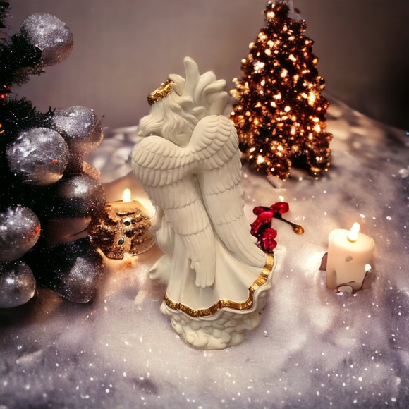 Angel figurine white perfect for everyday decor, beautiful for Christmas 🎄 - Picture 4 of 4